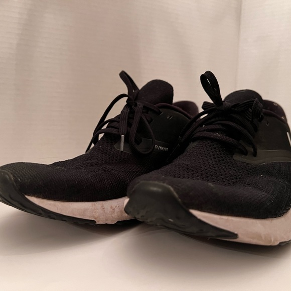 Nike men’s Odyssey Flyknit Running Shoes - Picture 2 of 5